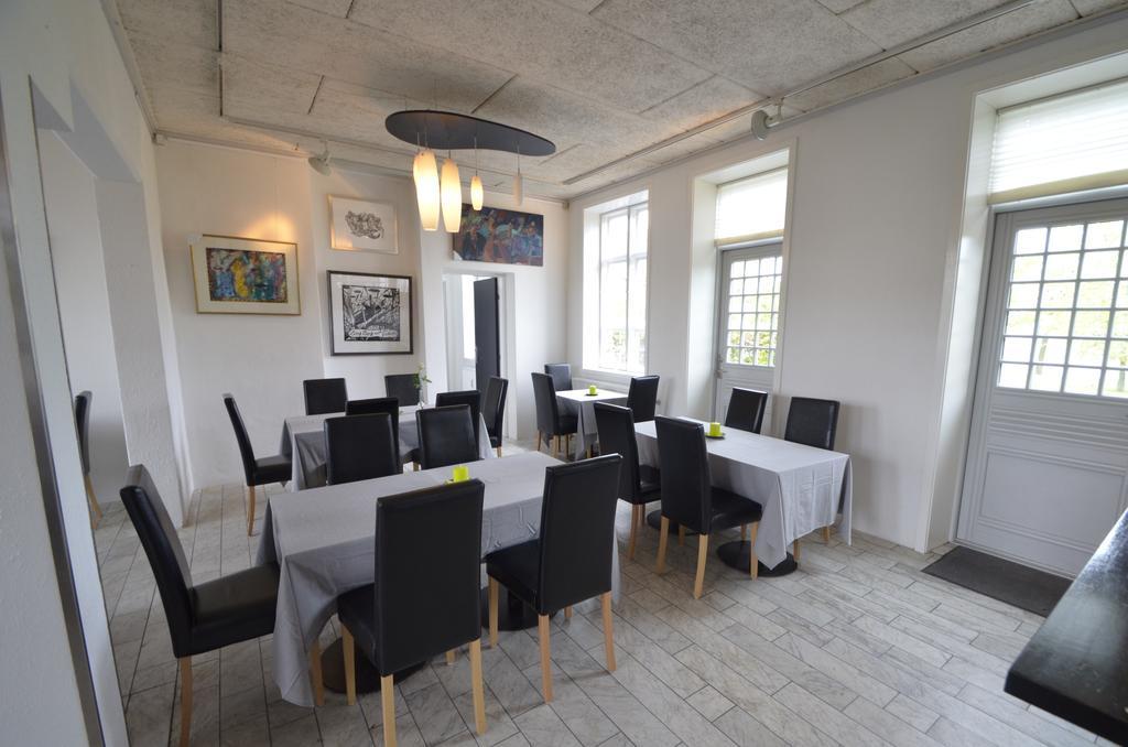 Ronne H Hotel Bagian luar foto