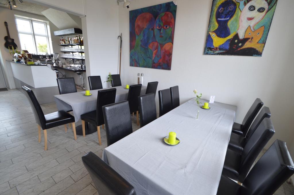 Ronne H Hotel Bagian luar foto
