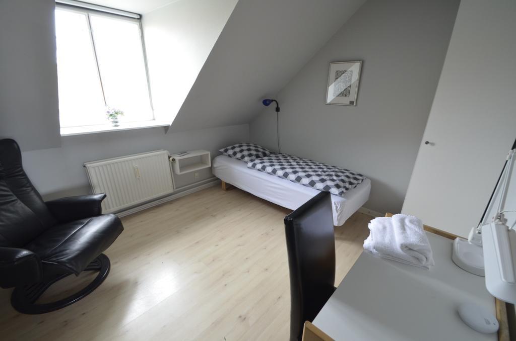 Ronne H Hotel Bagian luar foto